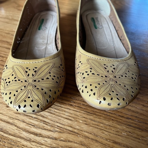 Bare Traps Shoes Womens 7 Mariah Round Toe Ballet Flats Cut Out Slip On - Picture 9 of 11